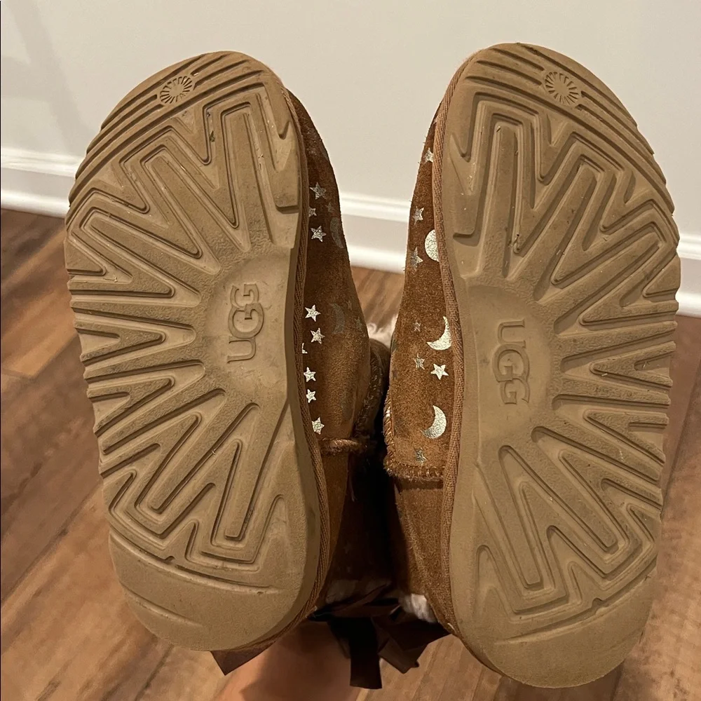 UGG Bailey Bow Moon and Stars Boot, Little Kid Size 2